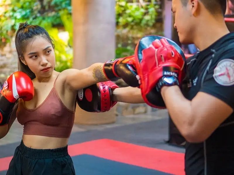Bài tập kickfit tại nhà: Đấm Jab/Cross