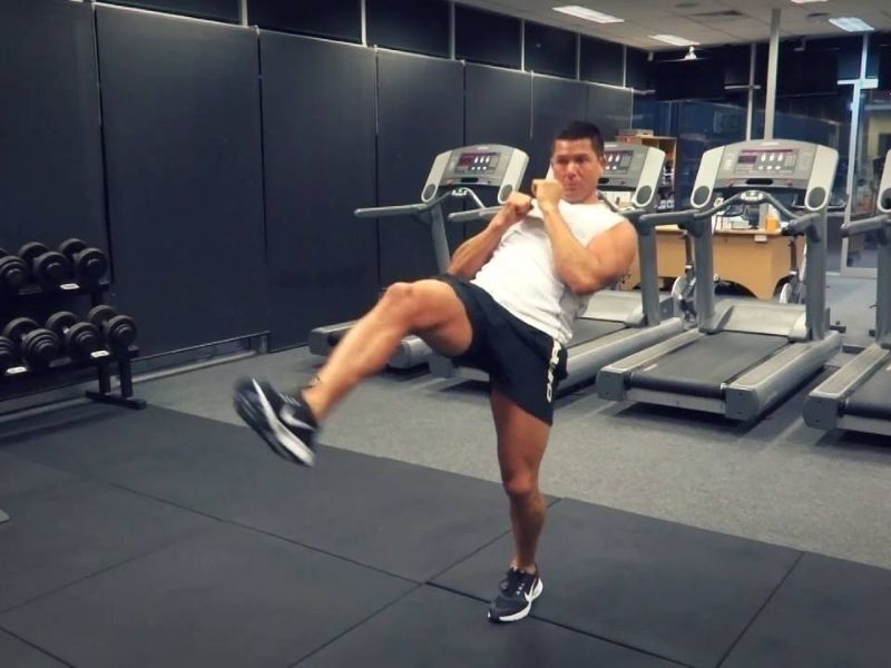 Cú đạp Front Kick là một kỹ thuật phổ biến trong kickfit
