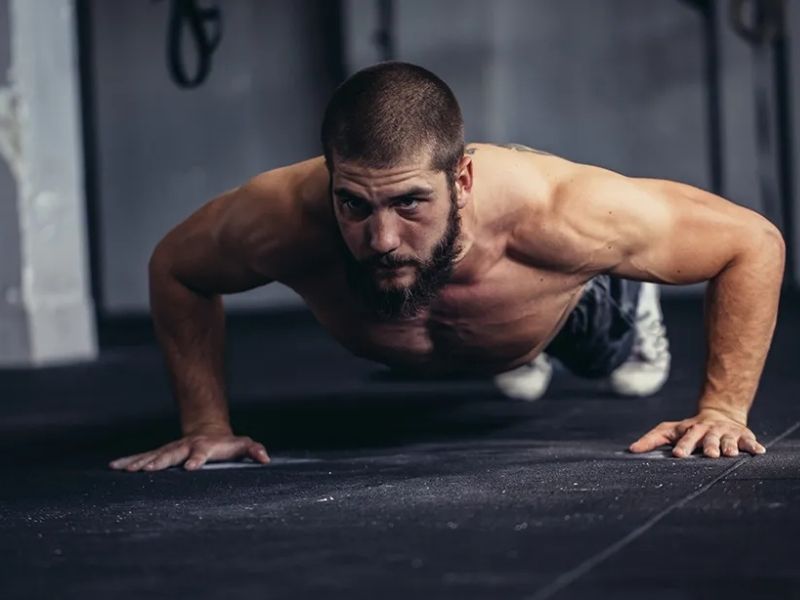 Chống đẩy là một động tác fitness quan trọng trong quá trình tập kickfit