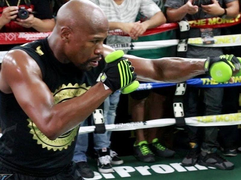 Bài tập phụ trợ boxing: Đấm gió với tạ