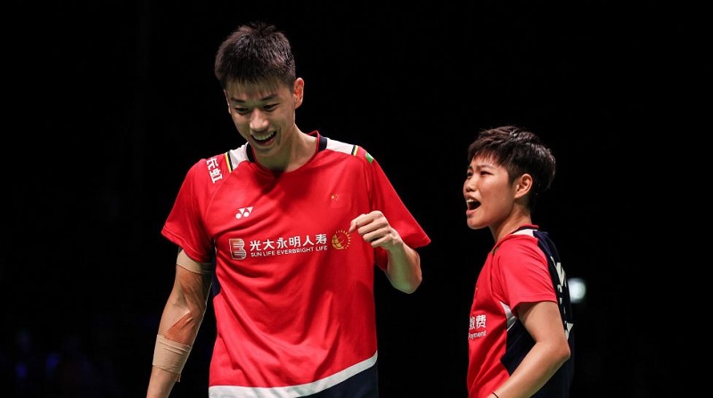 Feng Yan Zhe & Huang Dong Ping theo sau tại vị trí thứ 2