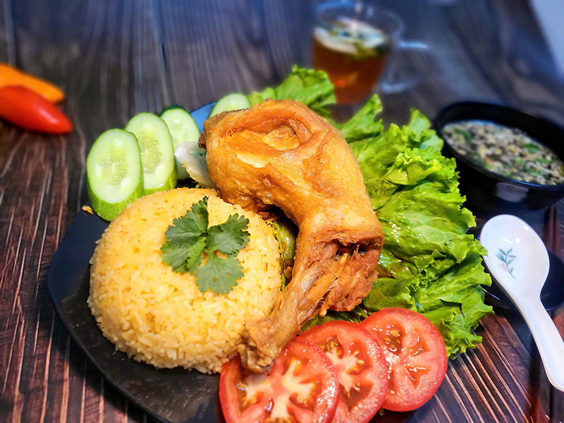 Bát cơm gà xối mỡ