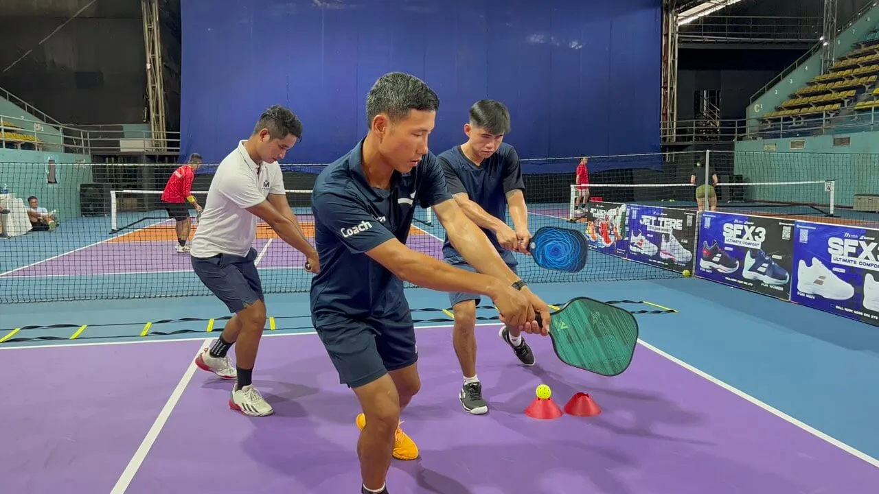 Tập pickleball tốc độ nhanh