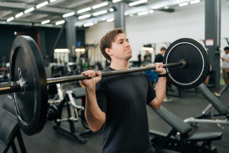 Dụng cụ đòn tạ dài với bài tập Stiff Leg Deadlift