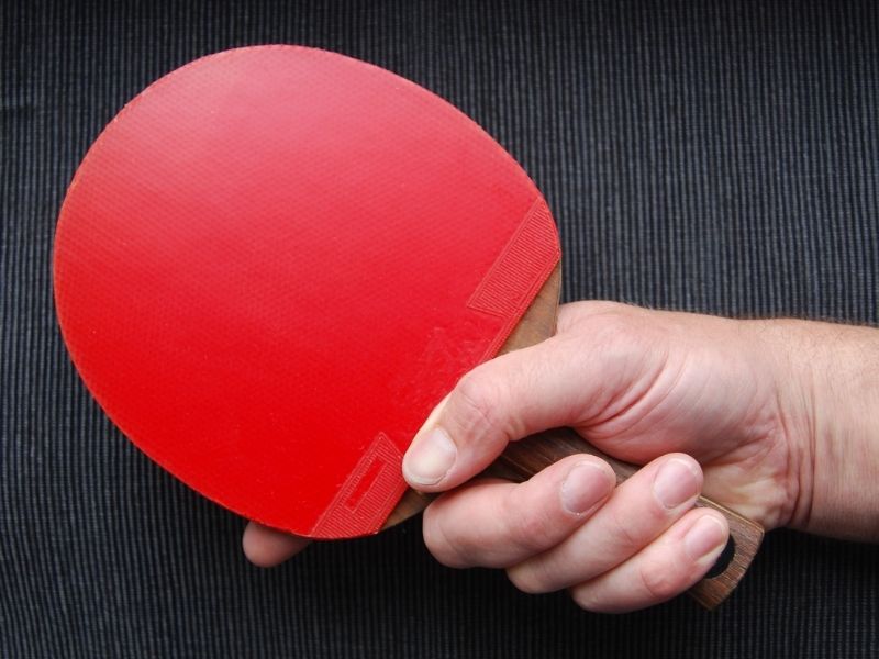 Cách cầm vợt kiểu bắt tay