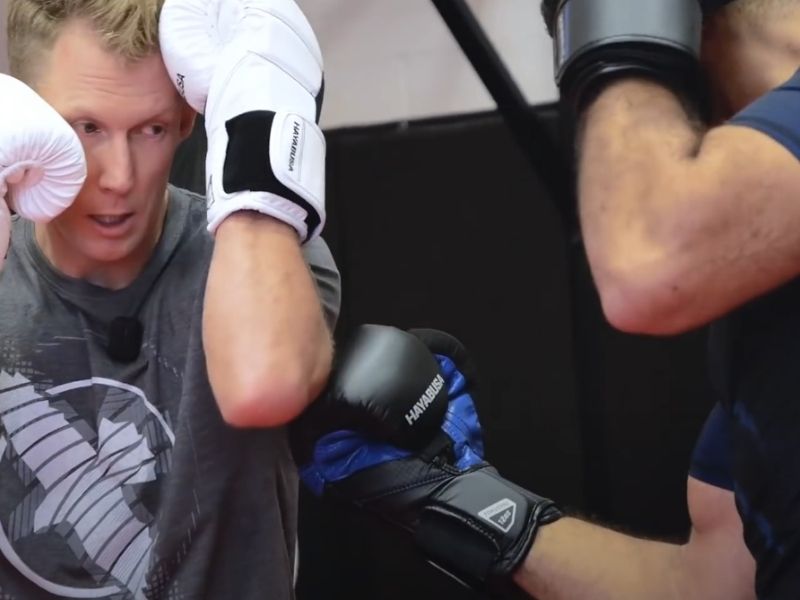 Chặn cú Uppercut bằng kỹ thuật Elbow Block