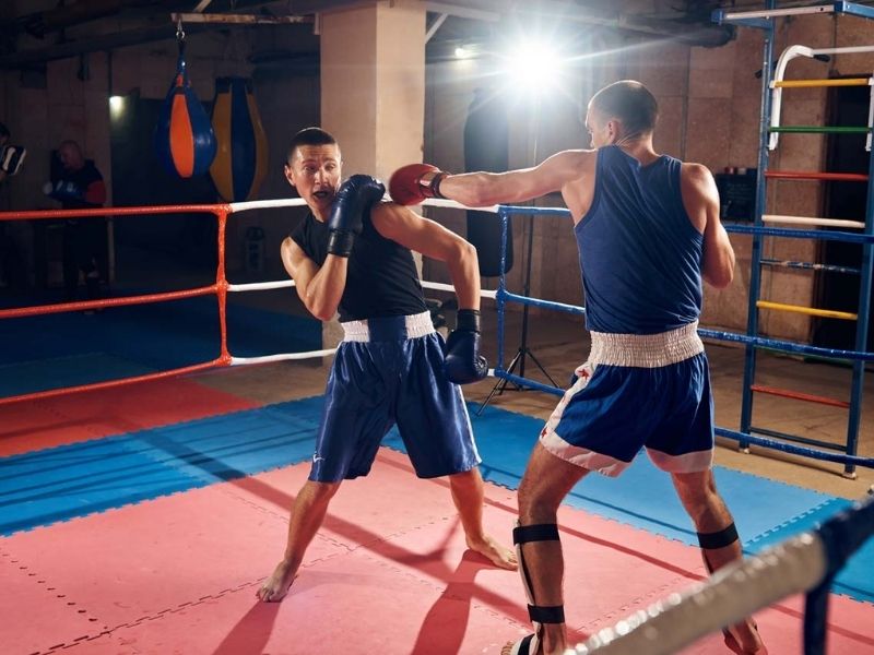 Luyện tập cách chặn cú đấm trong boxing