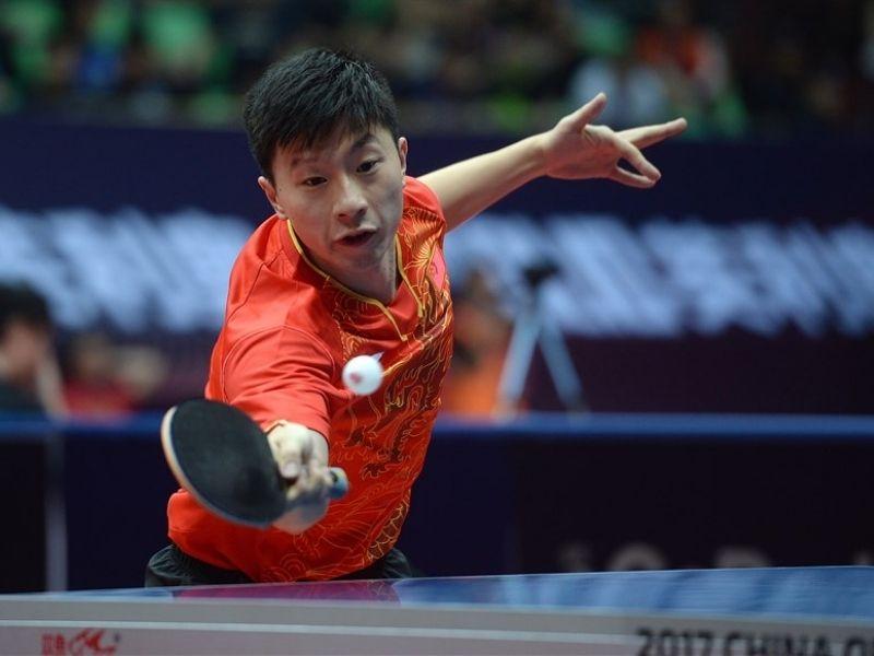 Đỡ bóng bàn xoáy xuống