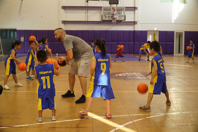 cách để trở thành huấn luyện viên bóng rổ