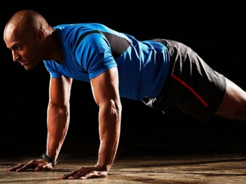 Thực hiện các bài tập phát triển sức mạnh cơ bắp, hỗ trợ trong các kỹ thuật BJJ