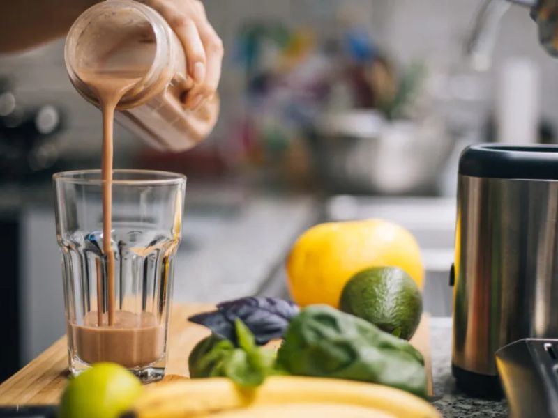 Hướng dẫn cách pha whey đúng cách với trái cây