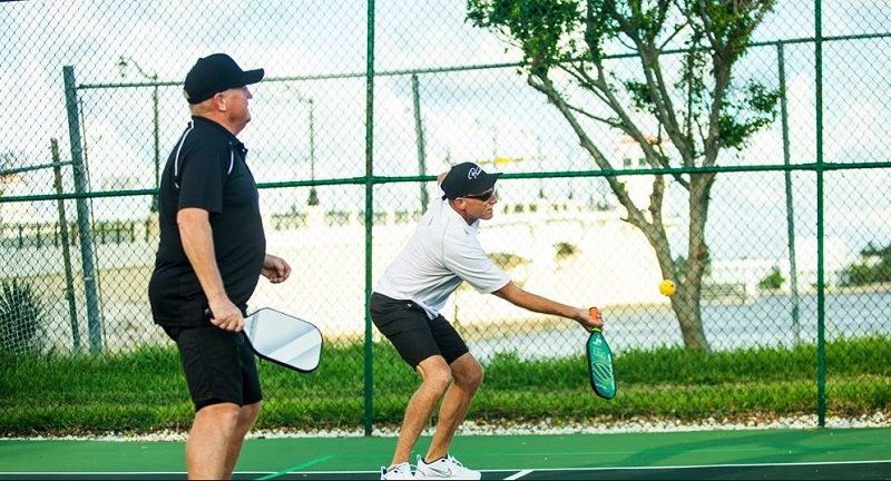 cách phòng thủ khi chơi pickleball