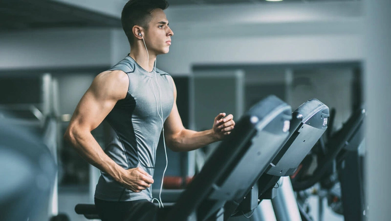 Tập cardio với máy chạy bộ