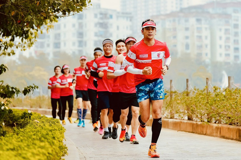 Chọn giày chạy bộ vừa chân và êm ái
