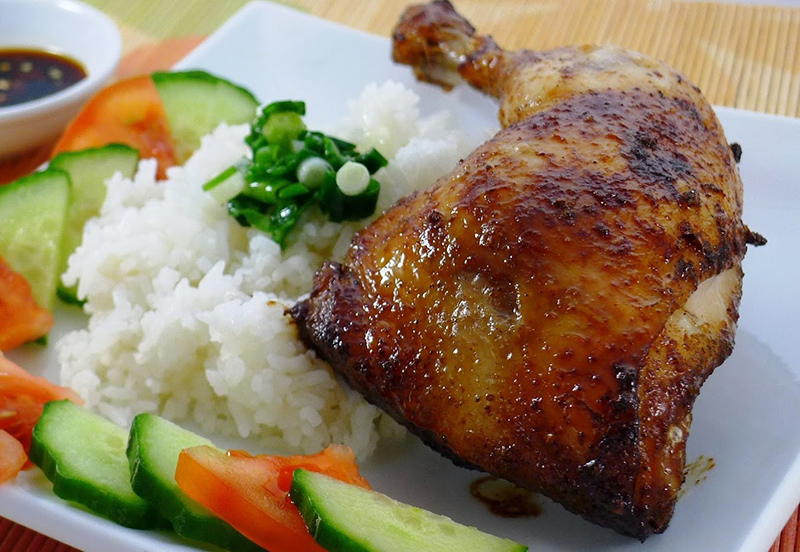 Một phần cơm gà xối mỡ