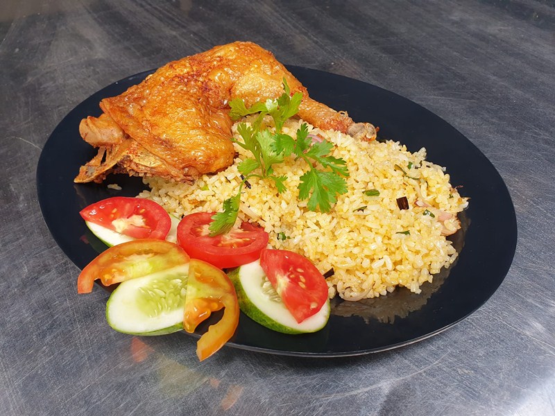Cơm gà xối mỡ