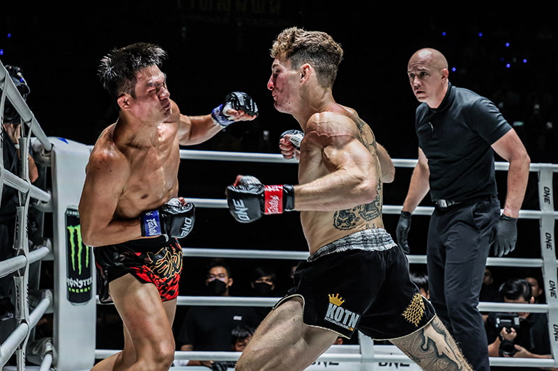 Combo đòn trong boxing cơ bản Right uppercut - left hook