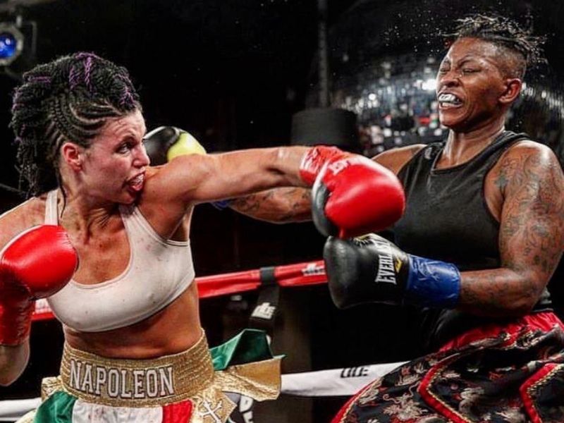 Cú móc trái trong boxing