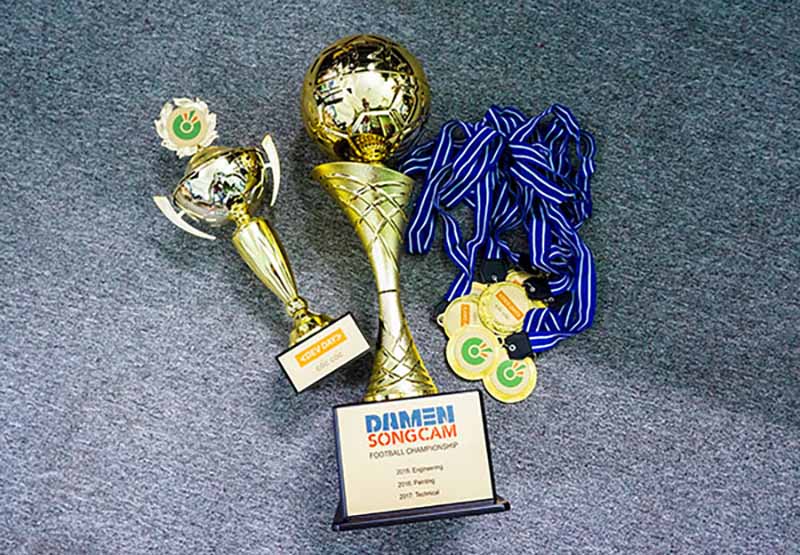 Hình ảnh thực tế Cúp lưu niệm MLG1003