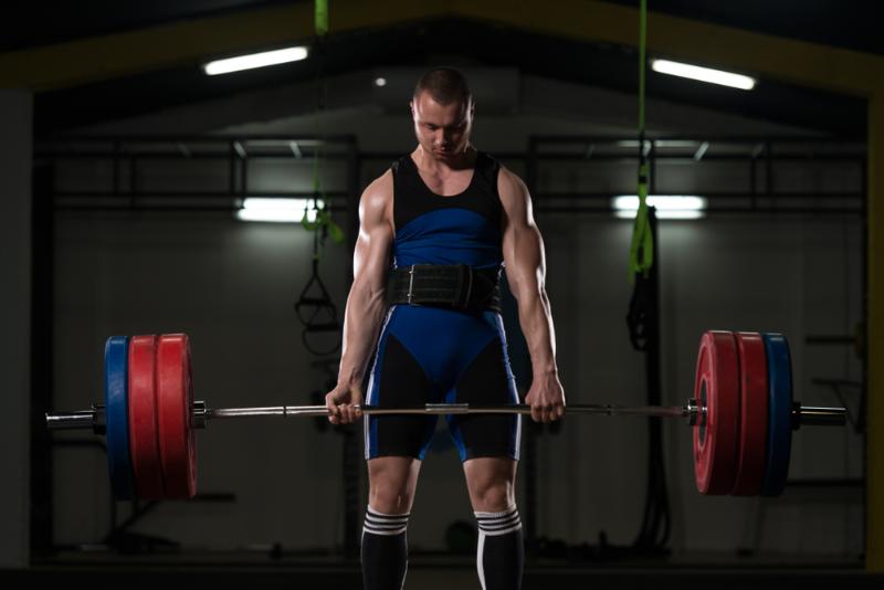 Đai lưng với bài tập Stiff Leg Deadlift