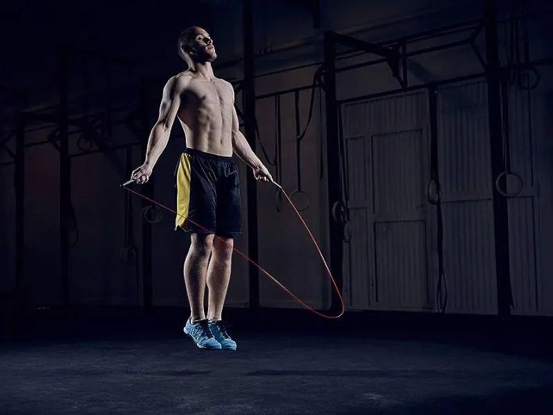 Dây nhảy là một dụng cụ tập boxing tại nhà rất phổ biến và dễ dàng tìm mua