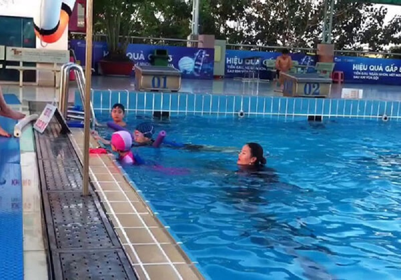 hồ bơi Tân Phú