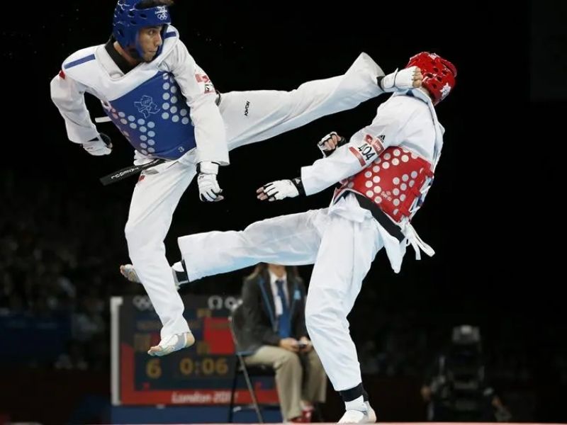 Taekwondo nổi tiếng với những cú đá cao đầy uy lực