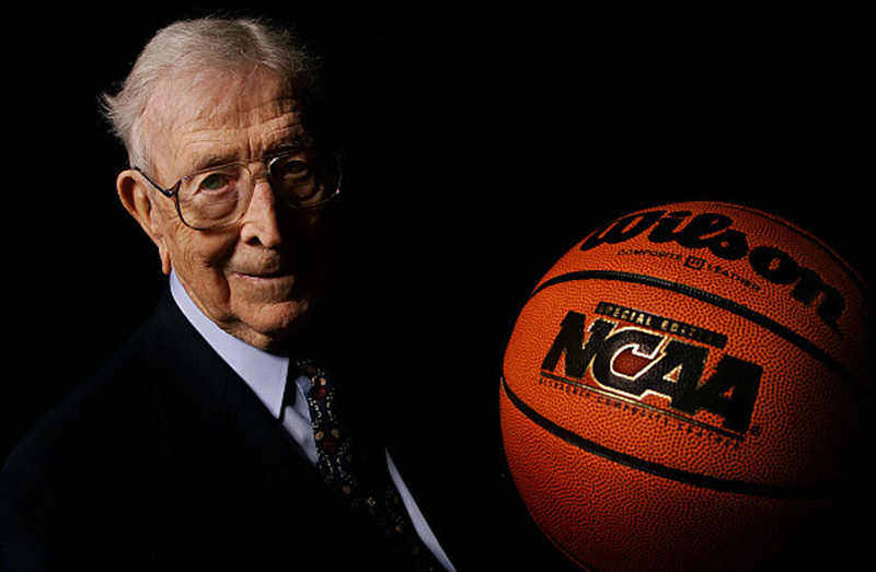 Huấn luyện viên bóng rổ John Wooden