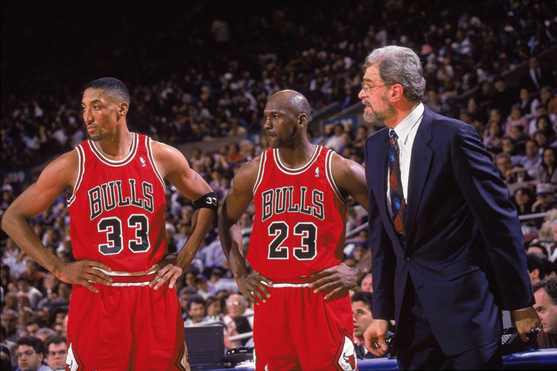 Huấn luyện viên bóng rổ Phil Jackson