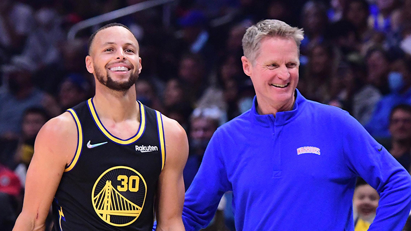 Huấn luyện viên bóng rổ Steve Kerr
