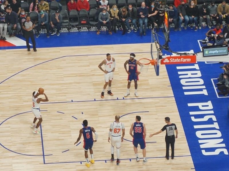 Cầu thủ có tối đa 10 giây để thực hiện quả ném phạt