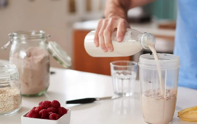 không tập gym có nên uống whey