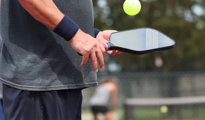 Nên tìm hiểu kỹ thông tin người bán và vợt pickleball cũ trước khi mua