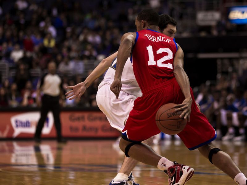 Kỹ thuật dẫn bóng sau lưng rất hiệu quả và nâng cao