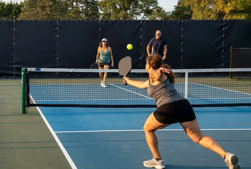 Thực hiện kỹ thuật Erne trong pickleball