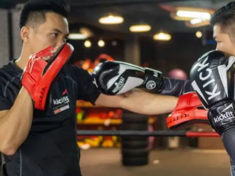 Luyện tập kỹ thuật Parrying Punches cùng đối tác