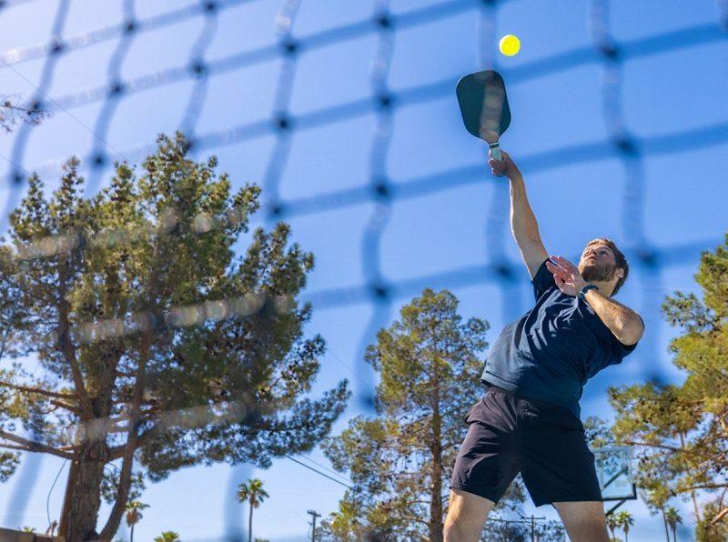 Kỹ thuật đánh bóng pickleball ra ngoài
