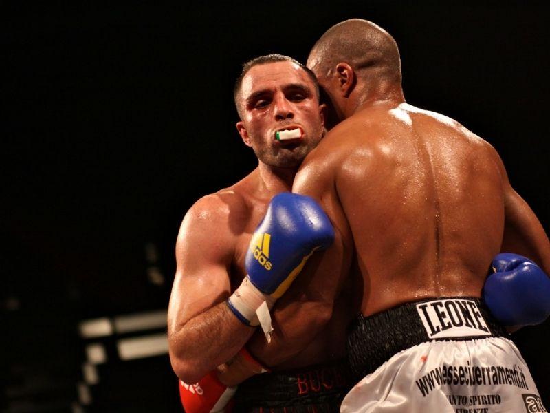 Những lợi thế khi sử dụng kỹ thuật clinching trong boxing