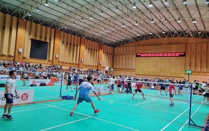 Sân đánh cầu tại Long Biên