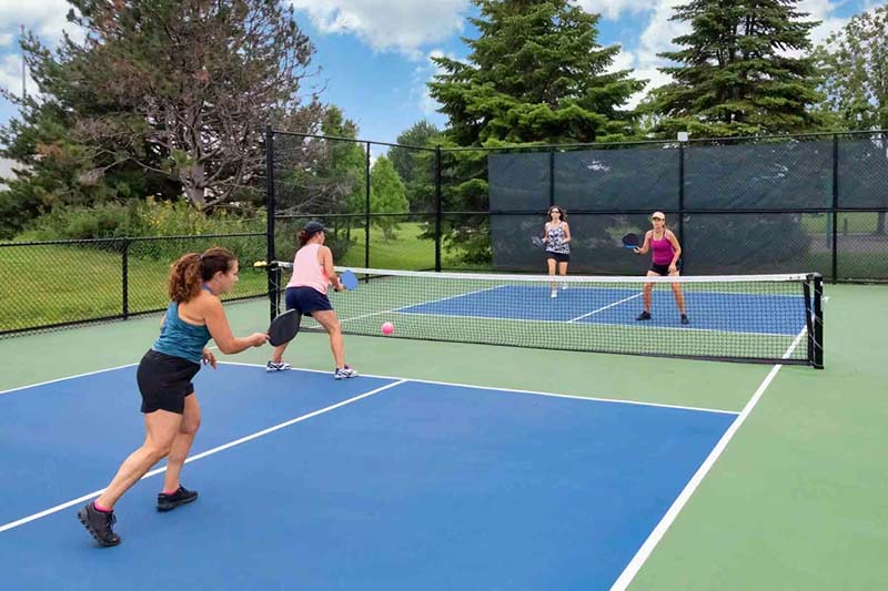 Sân Pickleball tiêu chuẩn sử dụng ngoài trời
