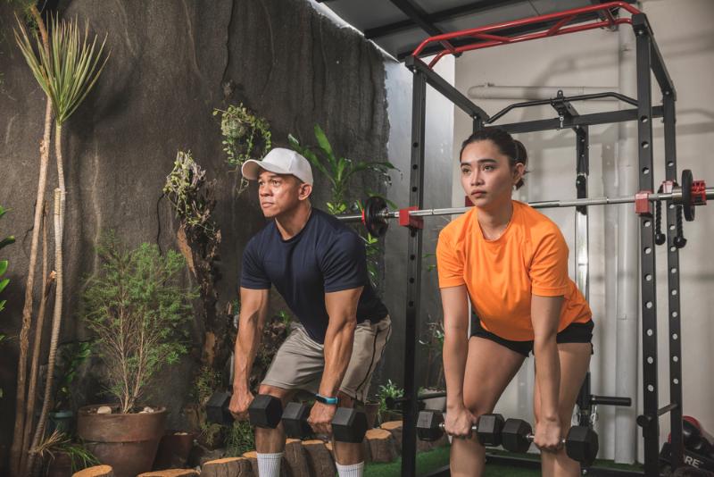 So sánh sự khác nhau giữa Stiff Leg Deadlift và Romanian Deadlift