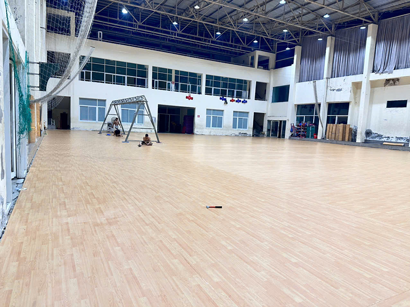 Sửa chữa nền sân và thi công thảm sàn đa năng