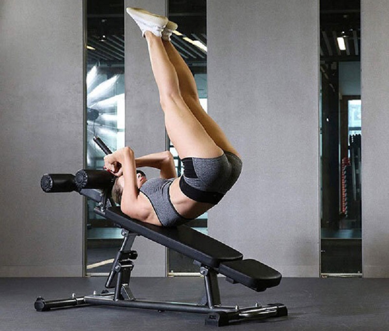 Bài tập với ghế cong tập bụng