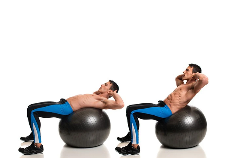 Bài tập gập bụng cùng với bóng