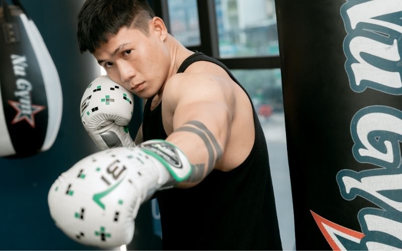 Overhand trong boxing là gì