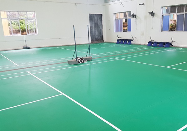 Thi công thảm sân cầu lông tại Quảng Ninh