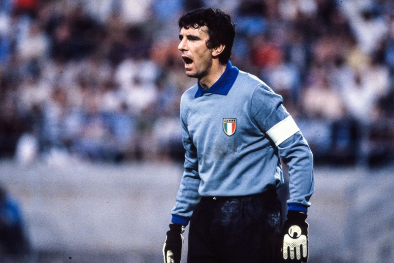 Thủ môn Dino Zoff