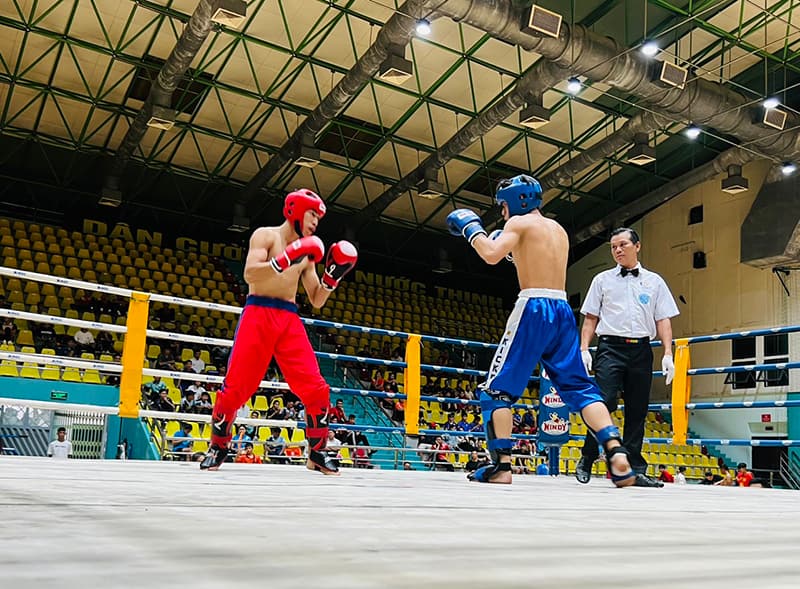 Thi đấu kickboxing