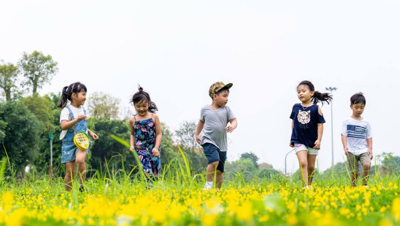 trẻ em vui chơi