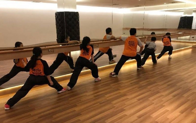 Thoái công võ thuật wushu phát triển sự linh hoạt, mềm dẻo và sức mạnh cho chân